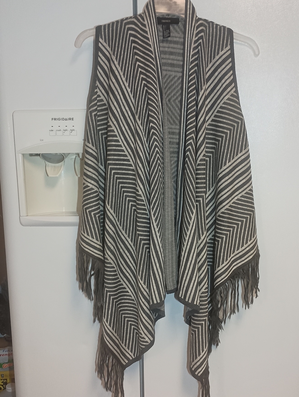 Forever 21 Gray & White Geometric Fringe Vest. Women's Size Large